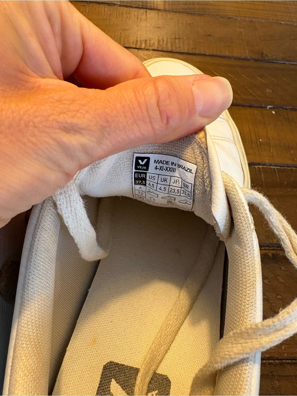 Veja White campoSneakers with Beige suede Accents Women's 6.5 - Picture 9 of 9